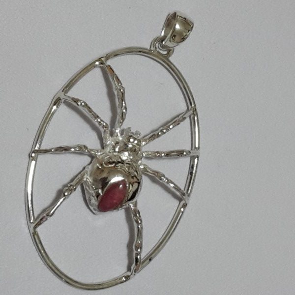 SILVER PENDANT RED BACK